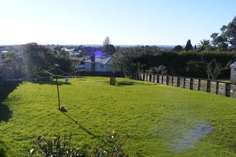 Photo of property in 63 Golf Road, New Lynn, Auckland, 0600