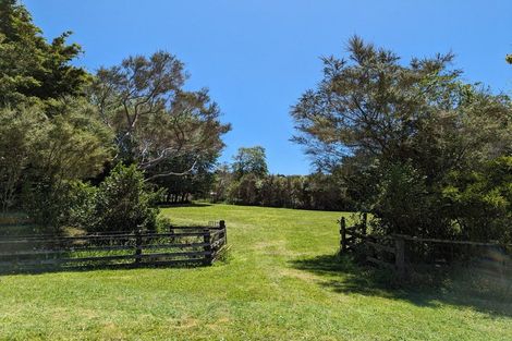 Photo of property in 1021 Old North Road, Waimauku, 0882