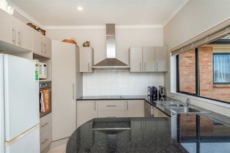 Photo of property in 24 Nimstedt Avenue, Oteha, Auckland, 0632