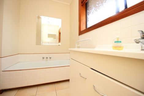 Photo of property in 37 Thorburn Avenue, Red Beach, 0932