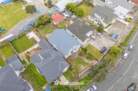 Photo of property in 79 Queens Drive, Lyall Bay, Wellington, 6022