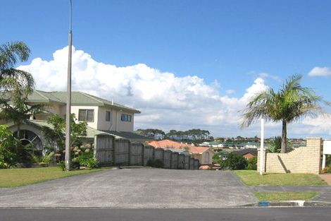 Photo of property in 10 Tornado Place, West Harbour, Auckland, 0618