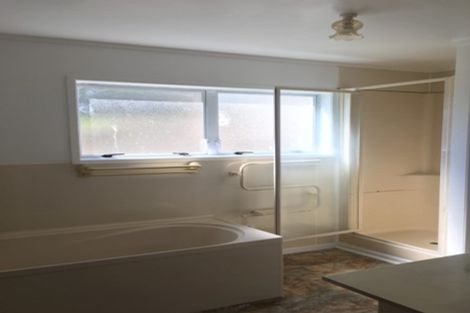 Photo of property in 303 Glenfield Road, Glenfield, Auckland, 0629