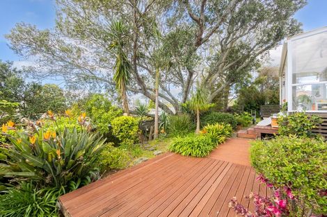 Photo of property in 2/27 Raleigh Road, Northcote, Auckland, 0627