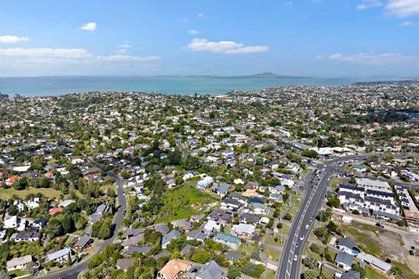 Photo of property in 899a East Coast Road, Northcross, Auckland, 0632