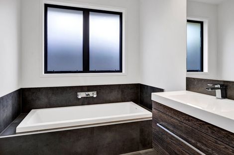 Photo of property in 5 Augusta Grove, Waiwhakaiho, New Plymouth, 4312