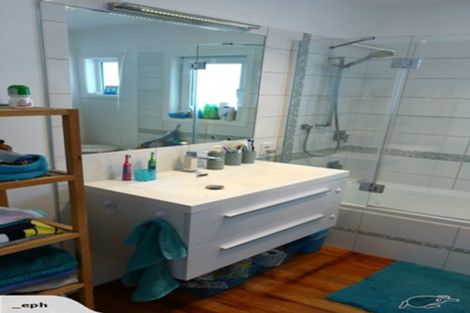 Photo of property in 8 Durham Street, Te Atatu Peninsula, Auckland, 0610