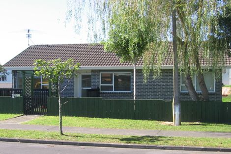 Photo of property in 25 Meadowvale Rise, Titirangi, Auckland, 0604