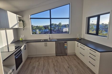 Photo of property in 4/3 Huia Avenue, Forest Lake, Hamilton, 3200