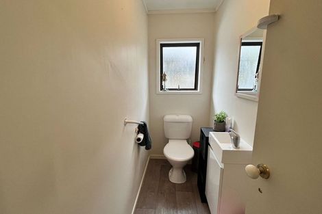 Photo of property in 1/7 Waverley Avenue, Glenfield, Auckland, 0629