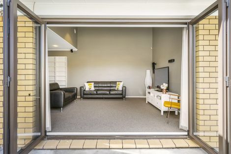 Photo of property in 3 Aztec Place, Conifer Grove, Takanini, 2112