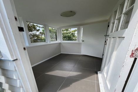 Photo of property in 8 Waiari Road, Conifer Grove, Takanini, 2112