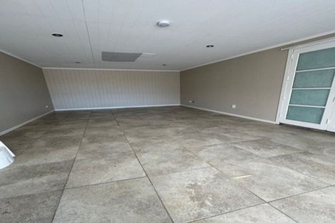 Photo of property in 25 Ellesmere Crescent, Pakuranga Heights, Auckland, 2010