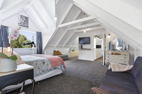 Photo of property in 43 West Lynn Road, Titirangi, Auckland, 0604