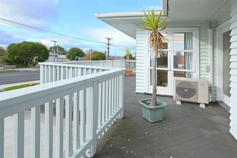 Photo of property in 72 Waimumu Road, Massey, Auckland, 0614