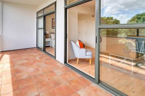 Photo of property in 4/372 Rosedale Road, Rosedale, Auckland, 0632