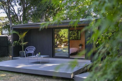 Photo of property in 3 George Avenue, Herald Island, Auckland, 0618