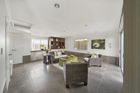 Photo of property in 33 Hope Farm Avenue, Pakuranga Heights, Auckland, 2010