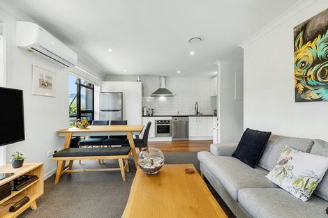 Photo of property in 2 Ara Paripari, Tawa, Wellington, 5028