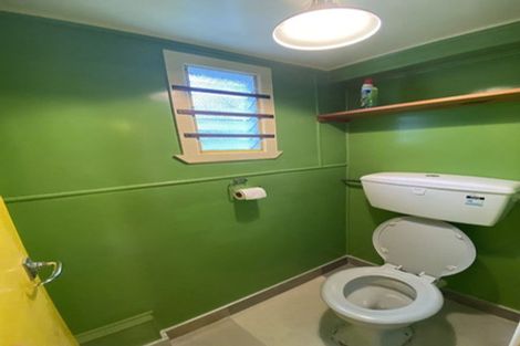 Photo of property in 194 East Coast Road, Forrest Hill, Auckland, 0620