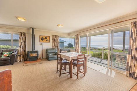 Photo of property in 70 Pourerere Road, Pourerere, Omakere, 4271