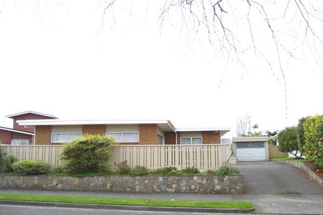 Photo of property in 6 Longview Drive, Merrilands, New Plymouth, 4312