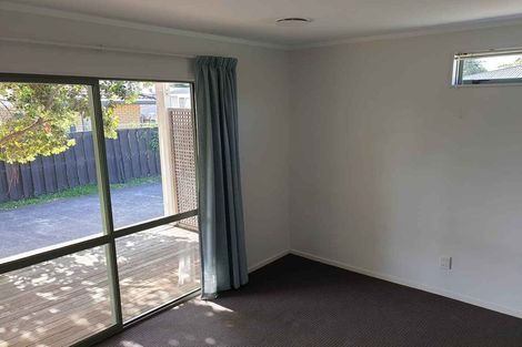 Photo of property in 17a Enderby Drive, Te Atatu Peninsula, Auckland, 0610
