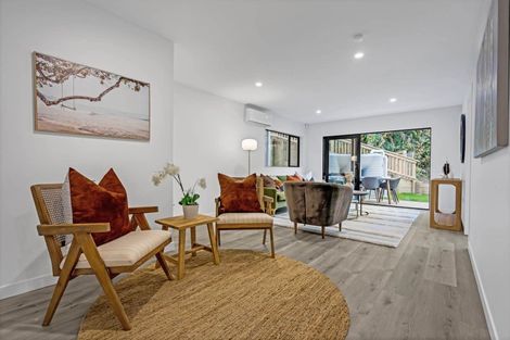 Photo of property in 8b South Lynn Road, Titirangi, Auckland, 0604