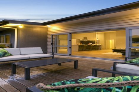 Photo of property in 141a Arran Road, Browns Bay, Auckland, 0630