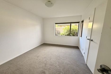 Photo of property in 53 Mirrabooka Avenue, Botany Downs, Auckland, 2010