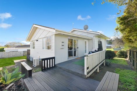 Photo of property in 3 St Margaret Place, West Harbour, Auckland, 0618
