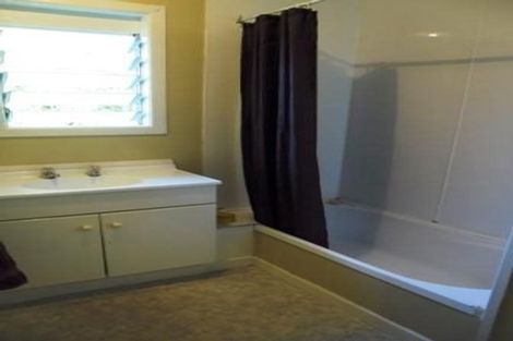 Photo of property in 27 Sheridan Drive, New Lynn, Auckland, 0600