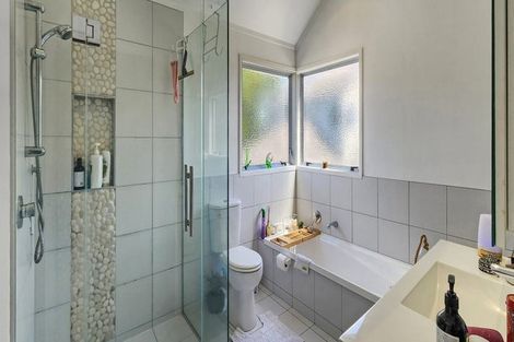 Photo of property in 2/3 Centorian Drive, Windsor Park, Auckland, 0632