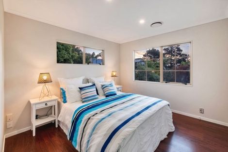 Photo of property in 32 Canary Place, Unsworth Heights, Auckland, 0632