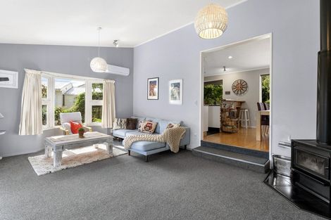 Photo of property in 15 Robert Grove, Paraparaumu, 5032