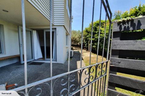 Photo of property in 70a Seaview Road, Castor Bay, Auckland, 0620