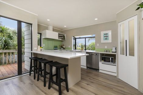 Photo of property in 33 Waipuia Place, Greenhithe, Auckland, 0632