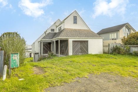 Photo of property in 122 Seaview Road, Paraparaumu Beach, Paraparaumu, 5032