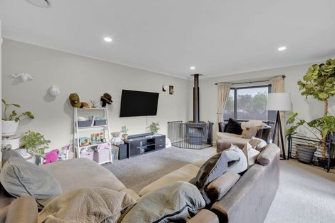 Photo of property in 6 Fencourt Place, Rototuna North, Hamilton, 3210