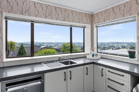 Photo of property in 90 Churchill Drive, Taradale, Napier, 4112