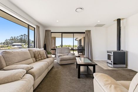 Photo of property in 1 Glendas Way, Acacia Bay, 3385