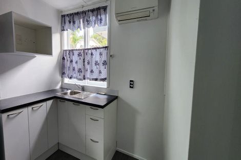 Photo of property in 16 Albert Road, Kelston, Auckland, 0602