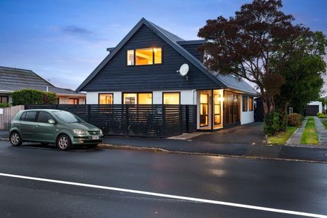 Photo of property in 165 Macandrew Road, South Dunedin, Dunedin, 9012