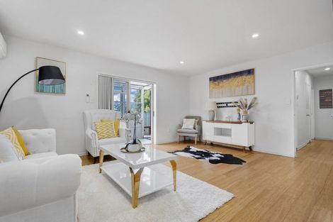 Photo of property in 2/3 Barron Drive, Green Bay, Auckland, 0604