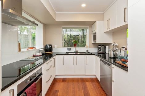 Photo of property in 24 Frank Bunce Grove, Flat Bush, Auckland, 2019