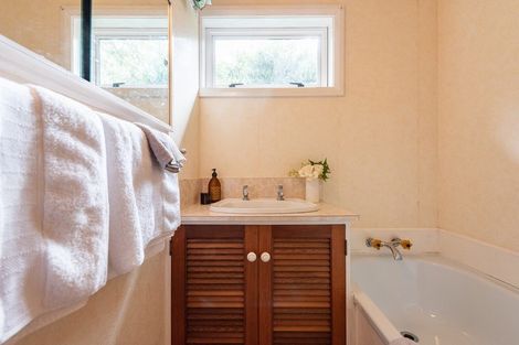 Photo of property in 8 Miles Crescent, Newlands, Wellington, 6037