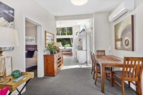 Photo of property in 106 Breaker Bay Road, Breaker Bay, Wellington, 6022