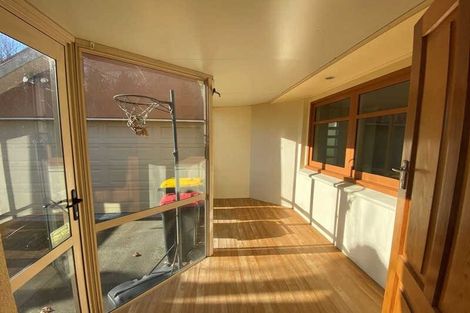 Photo of property in 32 Strowan Road, Strowan, Christchurch, 8052