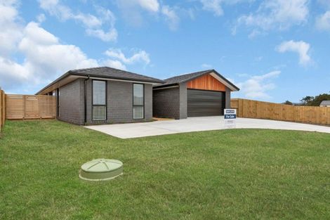 Photo of property in 15 Te Taniwha Road, One Tree Point, 0118