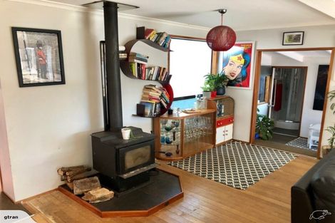 Photo of property in 17 Karen Road, Laingholm, Auckland, 0604